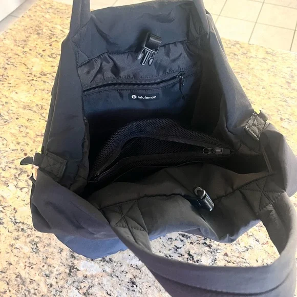 lululemon athletica Black On My Level Tote Bag - Picture 5 of 5